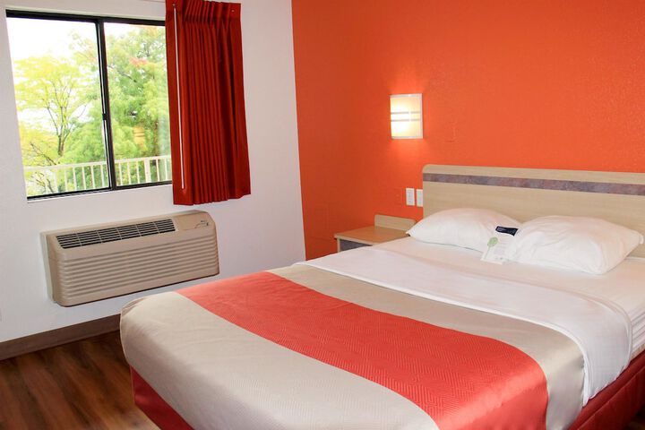Room 8 of 26