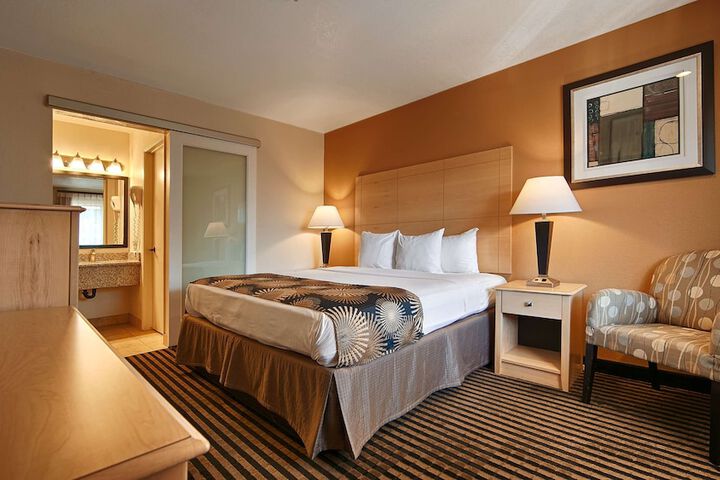 Room 10 of 25