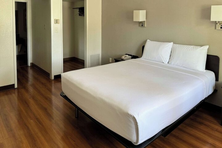 Motel 6 Pomona CA - Los Angeles