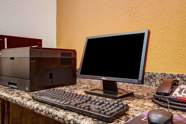 Business Center 67 of 68