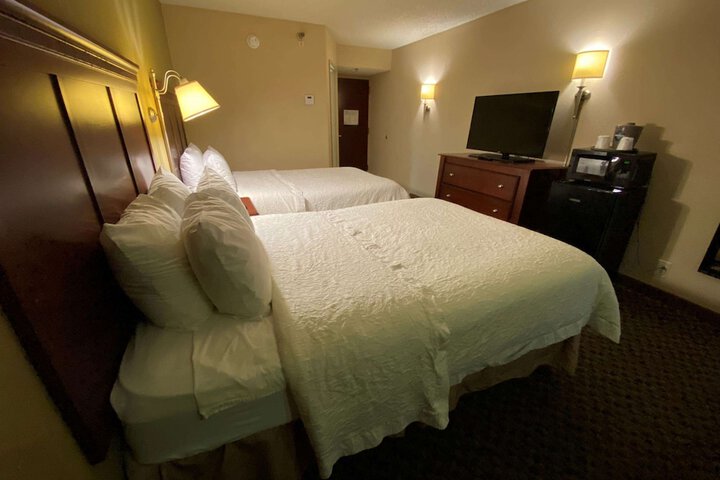 Room 32 of 43