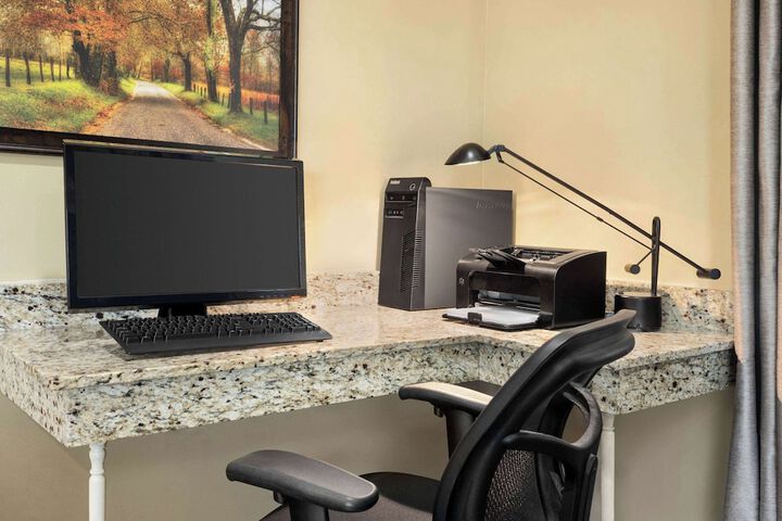 Business Center 36 of 39