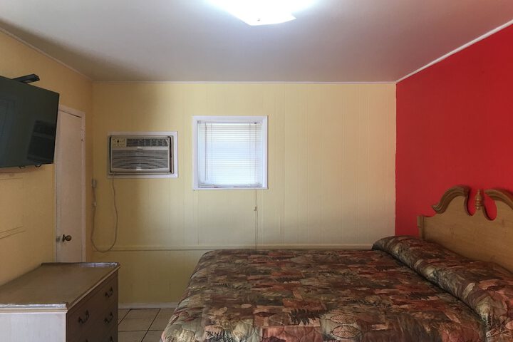 Room 3 of 8
