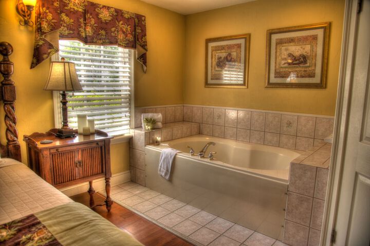 Hot Tub 57 of 68