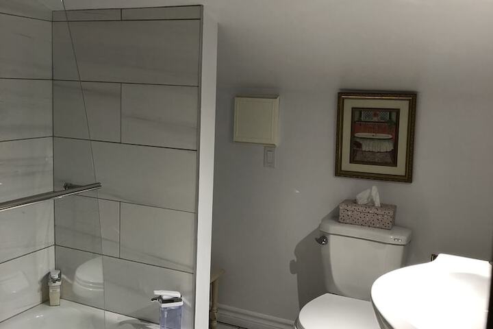 Room 32 of 60