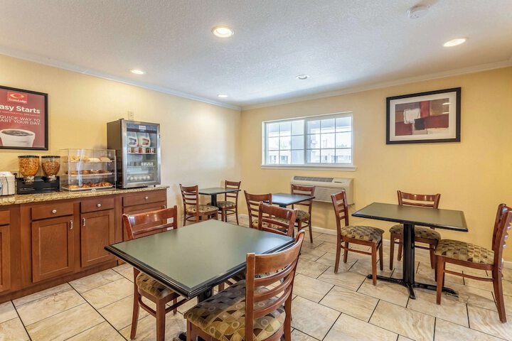 Econo Lodge Inn & Suites Santa Rosa