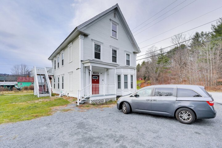 Ludlow Townhome: 3 Mi to Okemo Mountain!