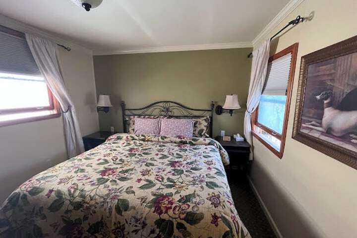 Room 33 of 83