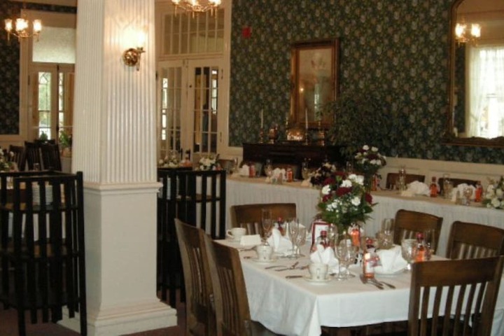 Dining 78 of 95