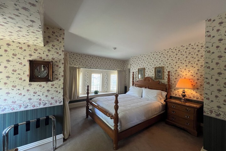 Strawtown Inn & Events