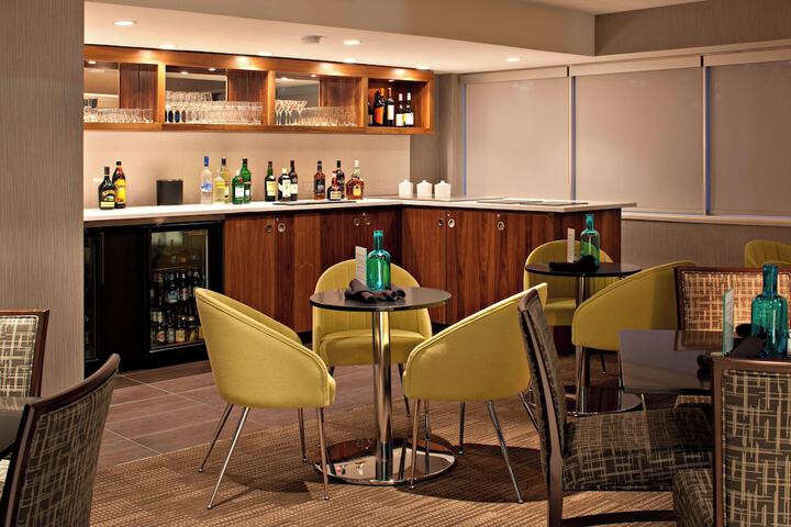 Lounge 88 of 102