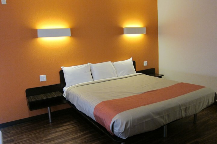 Room 30 of 37
