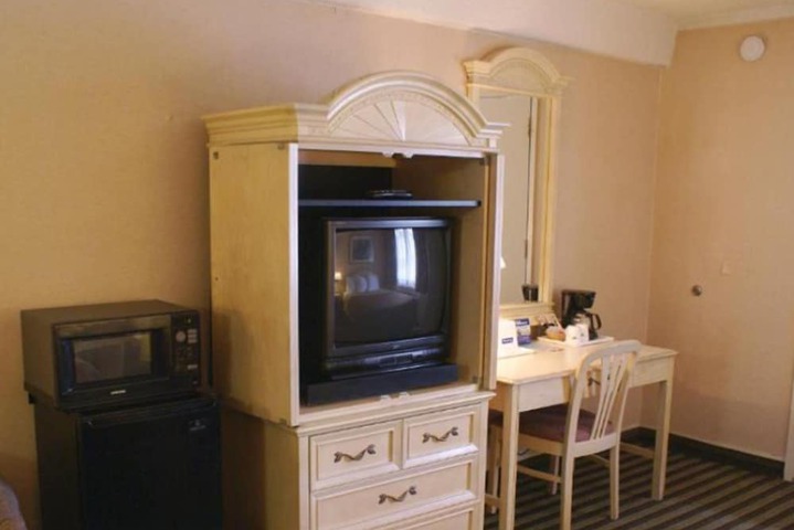 Room 13 of 22