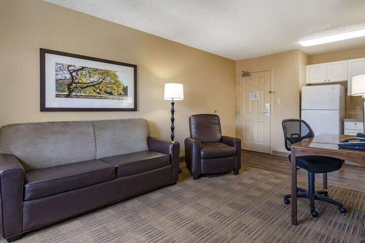 Room 14 of 33