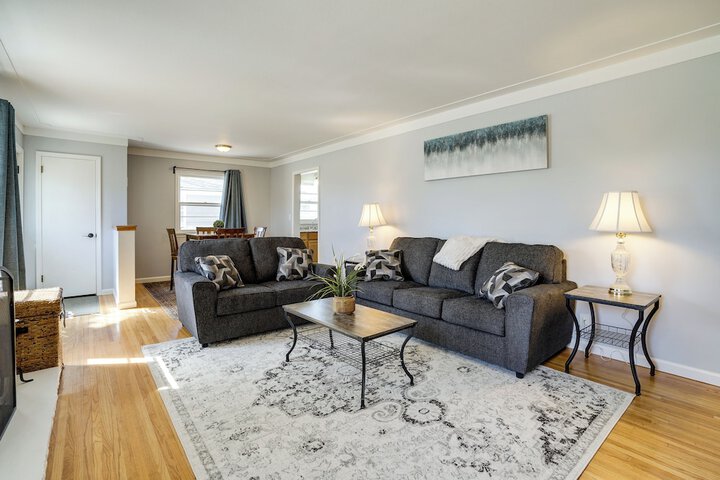 Inviting Minneapolis Vacation Rental w / Game Room!