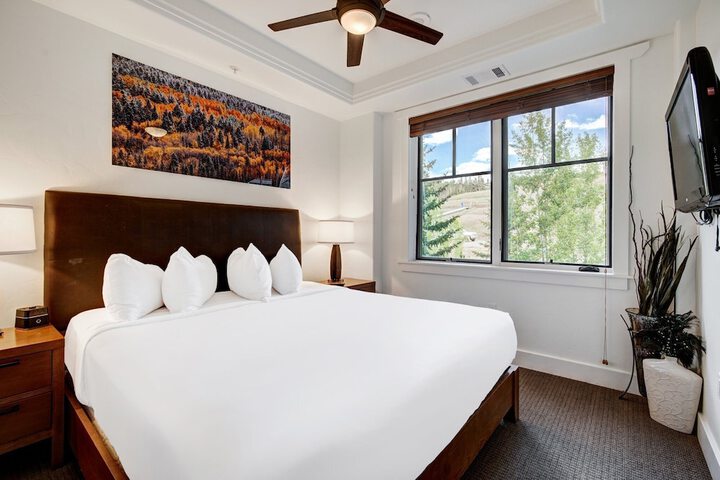 Room 93 of 182