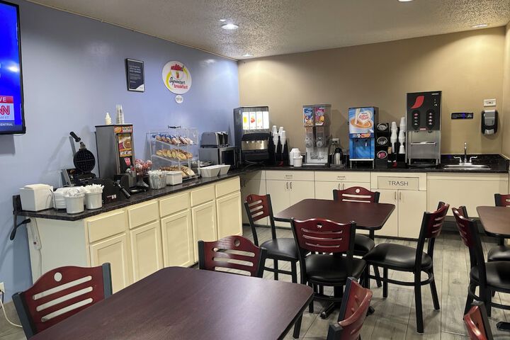 Super 8 by Wyndham Mundelein / Libertyville Area