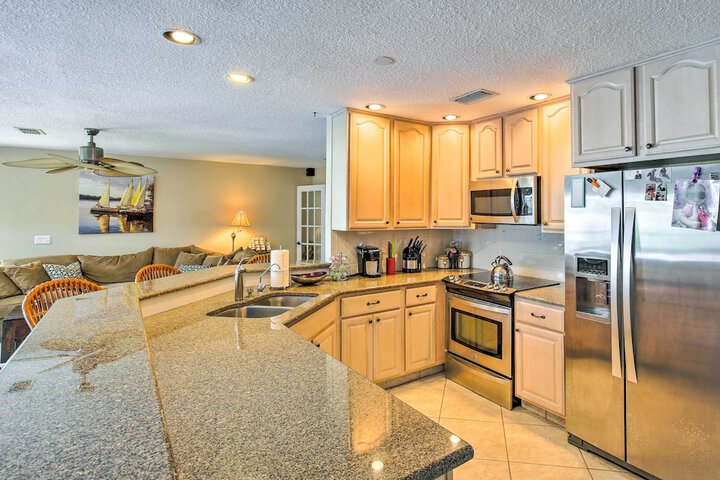 Tropical Apollo Beach House w / Pool & Dock!