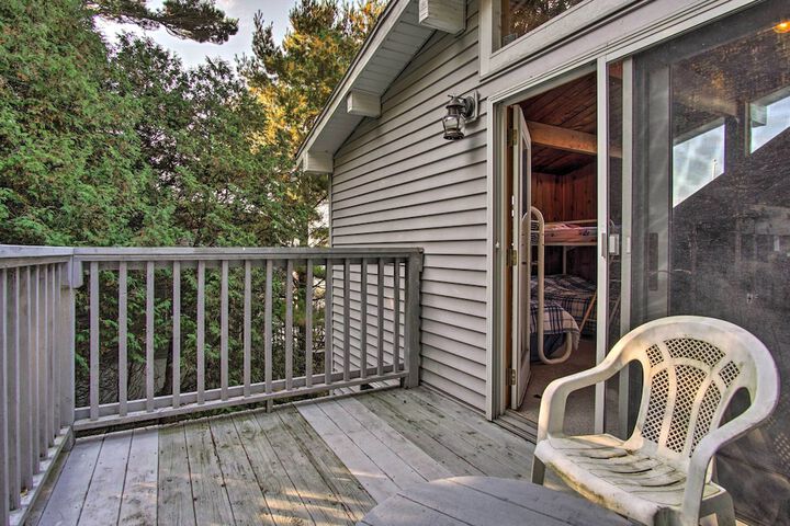 Lakefront Montague Cottage w / Deck & Beach!