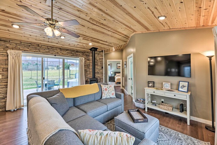 Modern Marlinton Home w / Hot Tub & Mtn Views!