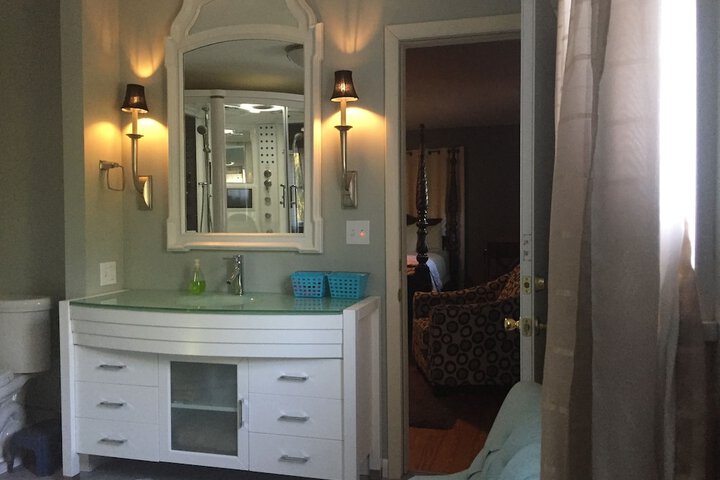 Room 4 of 6