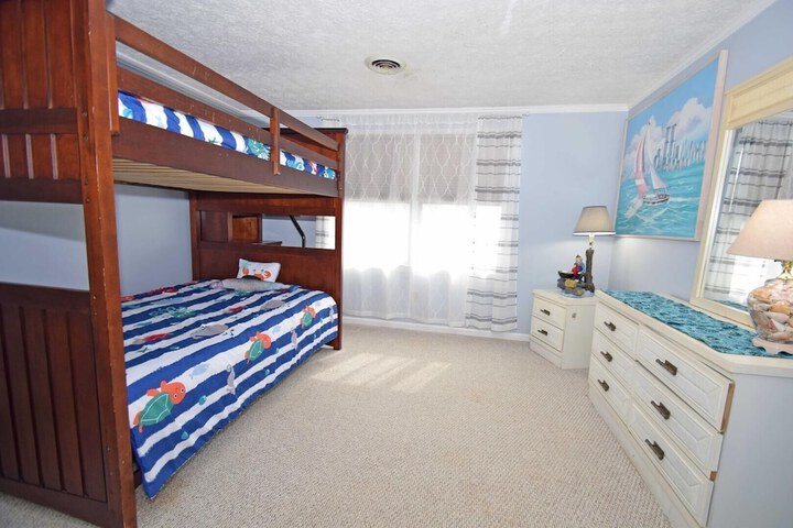 Room 11 of 18