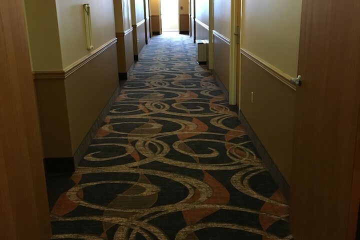 Cabot Inn & Suites