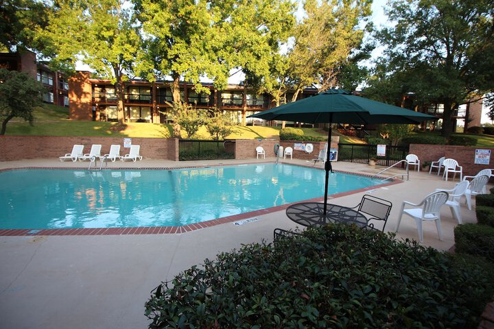 Pool 10 of 64