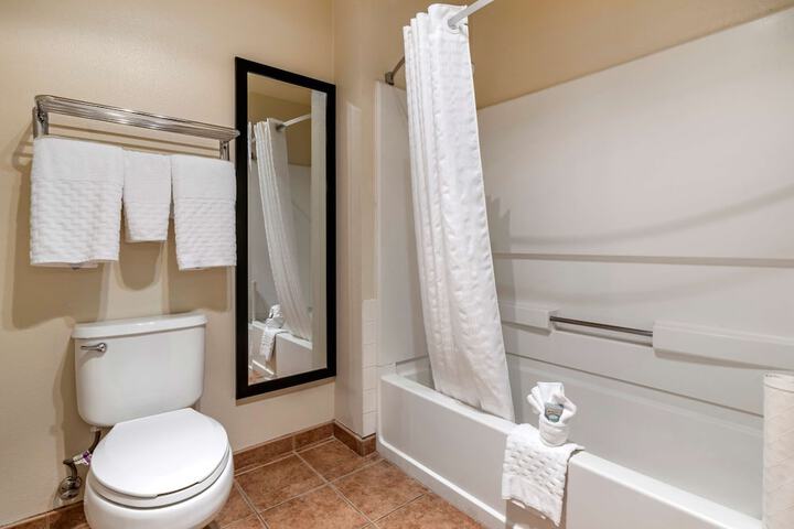 Room 32 of 48