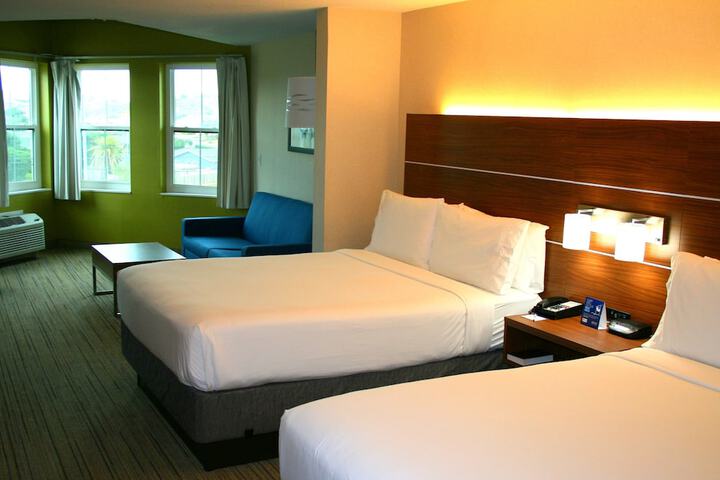 Room 12 of 34