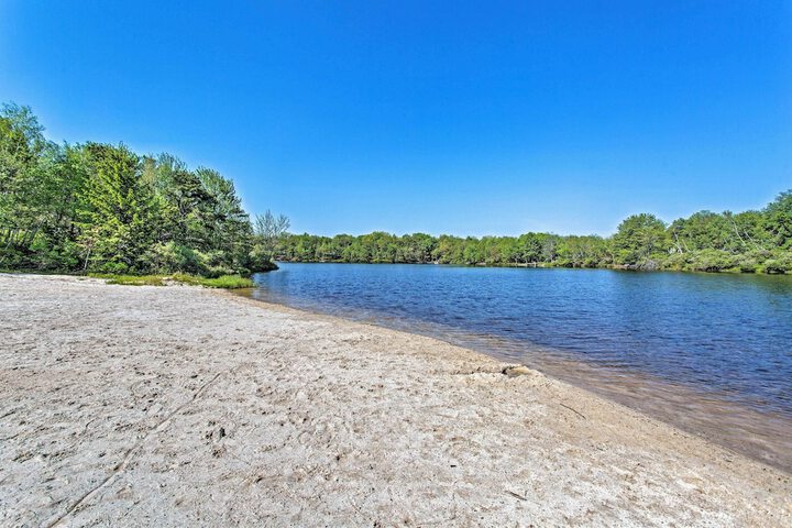 Long Pond Home w / Private Hot Tub & Game Room