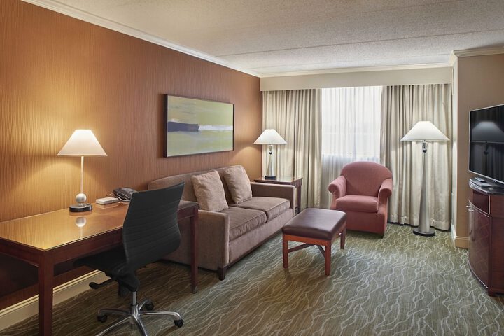DoubleTree by Hilton Akron Fairlawn