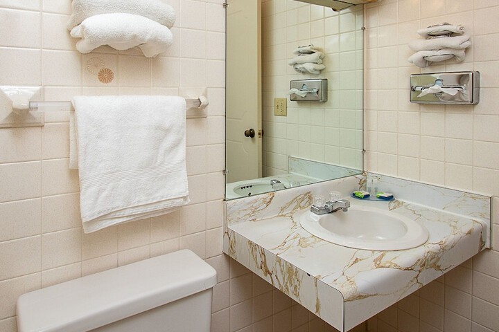Country Squire Inn & Suites