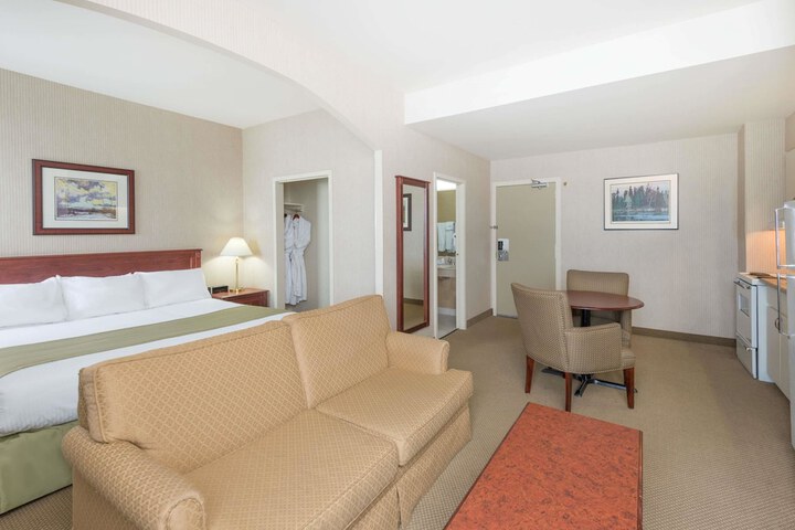 Room 27 of 41