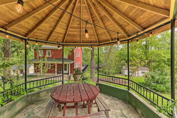 The Millersburg Mountain House Getaway w / Gazebo!