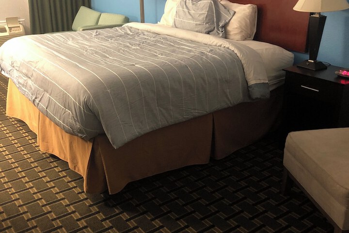 Room 8 of 10