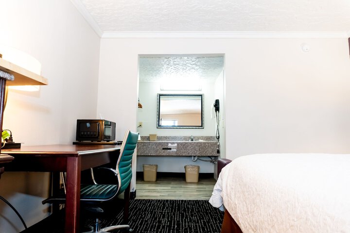 Room 8 of 16
