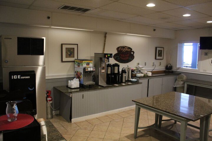 Breakfast/Coffee Service 106 of 159
