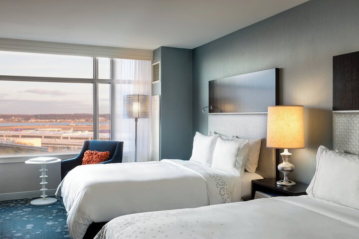 Renaissance Arlington Capital View Hotel