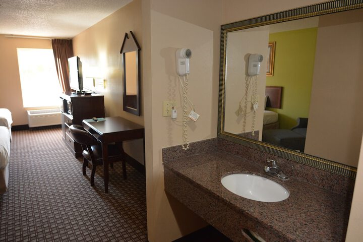 Room 33 of 50
