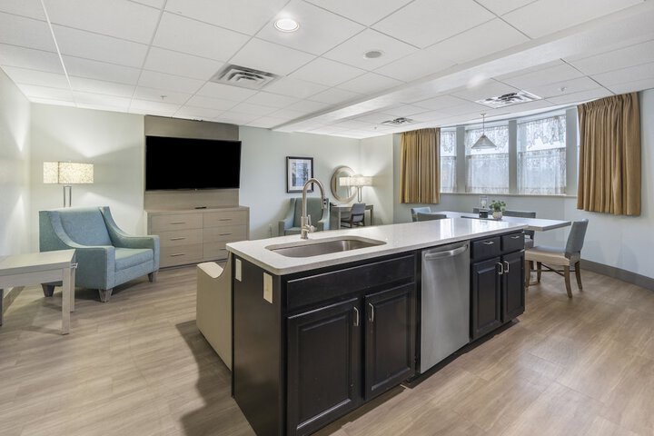 Cherry Tree Inn & Suites