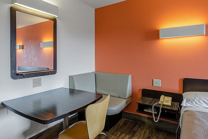 Room 15 of 27