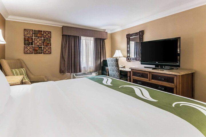 Room 10 of 27