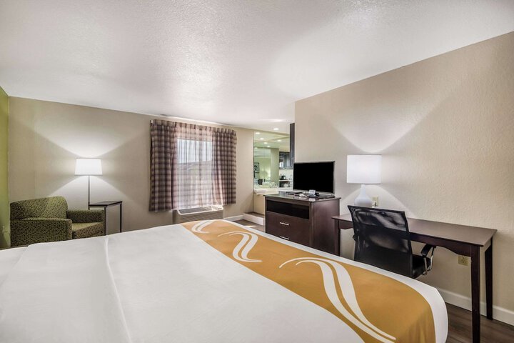 Quality Inn & Suites Quincy - Downtown