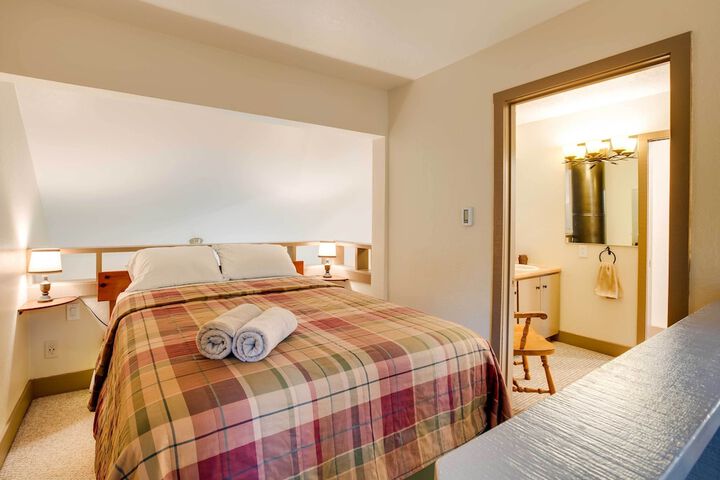 Mountain Condo w / Fireplace in Kirkwood Ski Resort