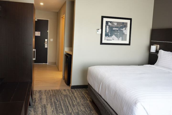 Room 28 of 43