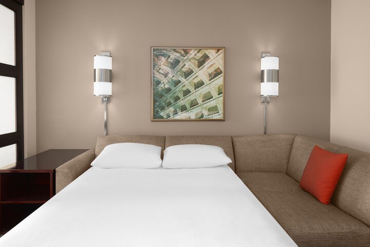 Room 15 of 33