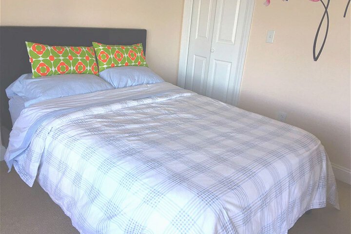 Rooms in Family House in Salem Boston