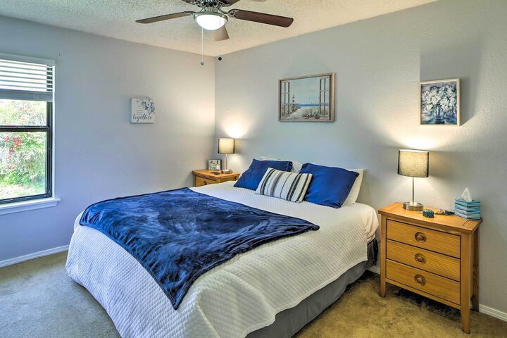 Family-friendly Broken Arrow Retreat w / Yard!