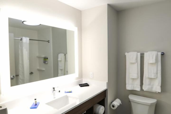 Holiday Inn Express : Hillsboro I-35 by IHG
